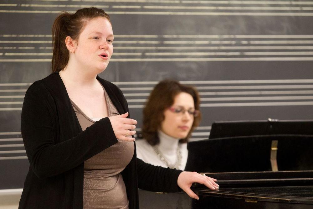 A Boyer College of Music 和 Dance student sings while a woman plays the piano.